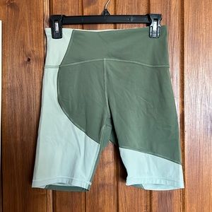 Women’s lululemon biker shorts 8” size 6